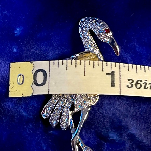 Vintage Brooch. Bling Flamingo with one large beveled clear rhinestone - Picture 5 of 5